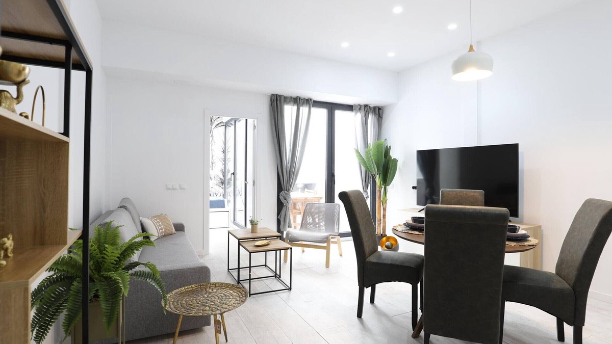 Port de Sagunt House | Family-Friendly Modern Home Near the Beach with Terrace and High-Speed Internet