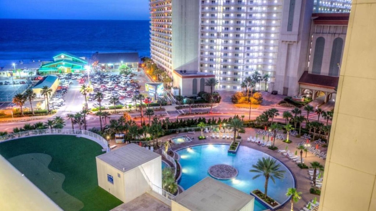 Panama City Beach Condo | Family Friendly 6th floor1Bedroom+bunks High chair.Crib.Beach Chairs and towels