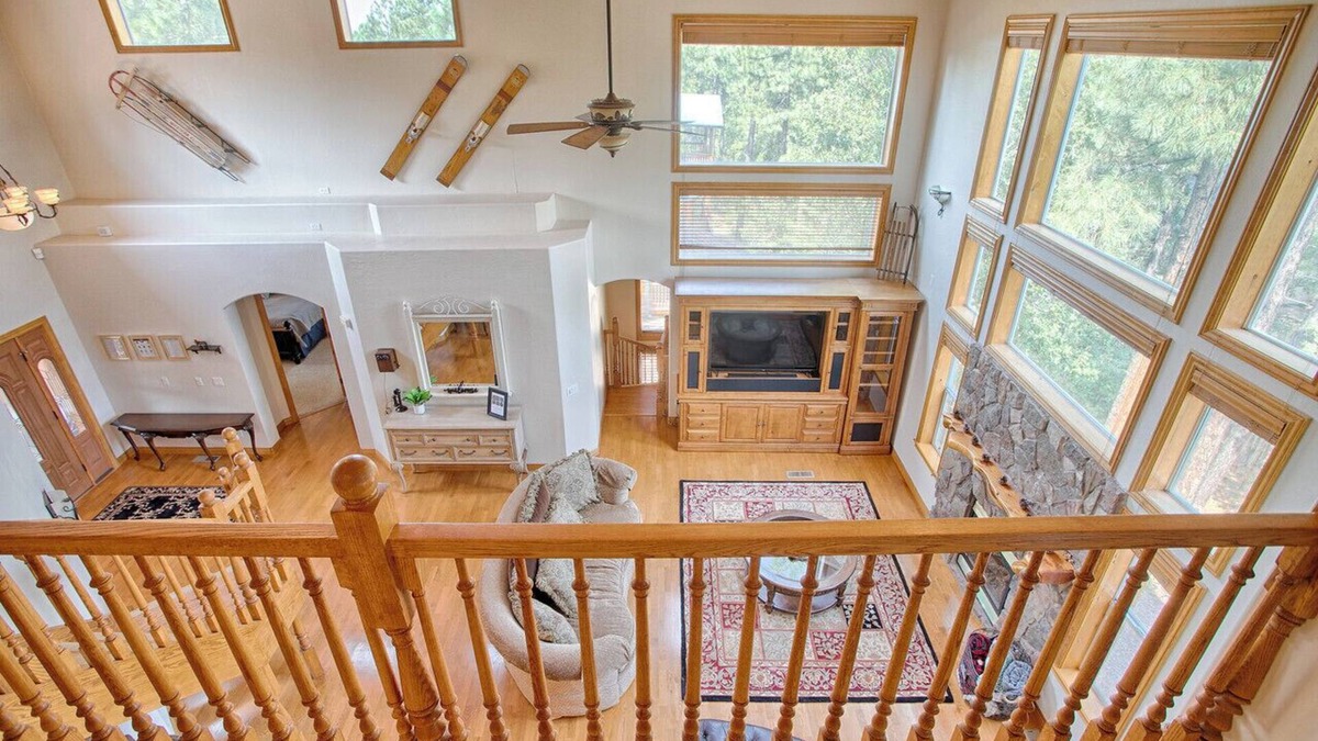 Pinetop Cabin | Family friendly 🐻 Lazy Bear Lodge 🐻 20 guests 🌲Walk to Woodland Lake 🌲