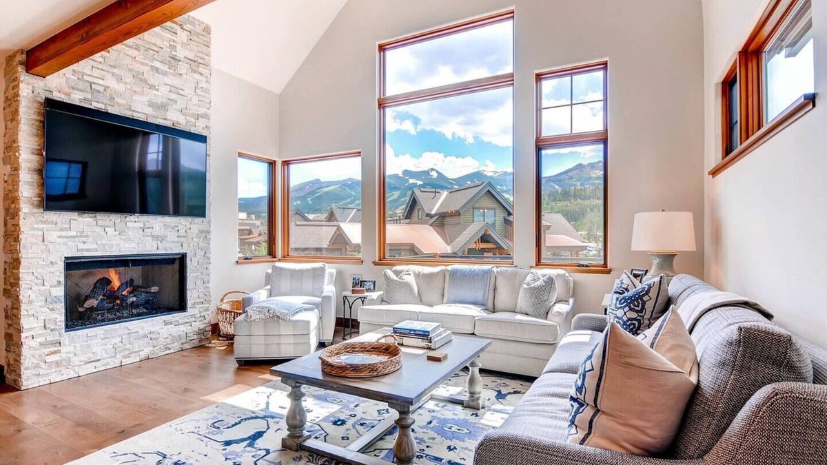 Historic District House | Family friendly! 1 minute walk to Main St!