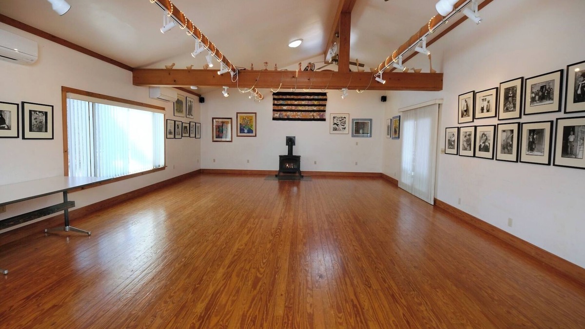 Faber Bed & Breakfast | Family-friendly 10-bedroom B&B near Wintergreen golf & ski. Great for groups!