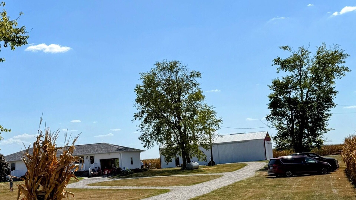 Saint Bernice Other | Family friendly, 1960's farmhouse on grain farm with AC in rural setting.