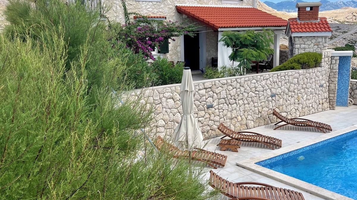 Zubovici Villa | Family friendly 2-bedroom villa with private heated pool near sea