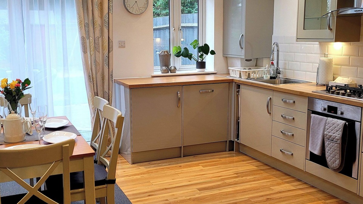 Alexandra House | Family-Friendly 3-Bedroom Home in Tolworth with Easy London Access