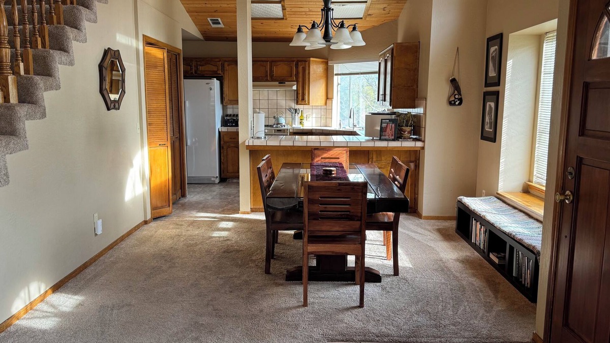 Three Rivers House | Family Friendly 3-bedroom house in lovely Three Rivers with AC