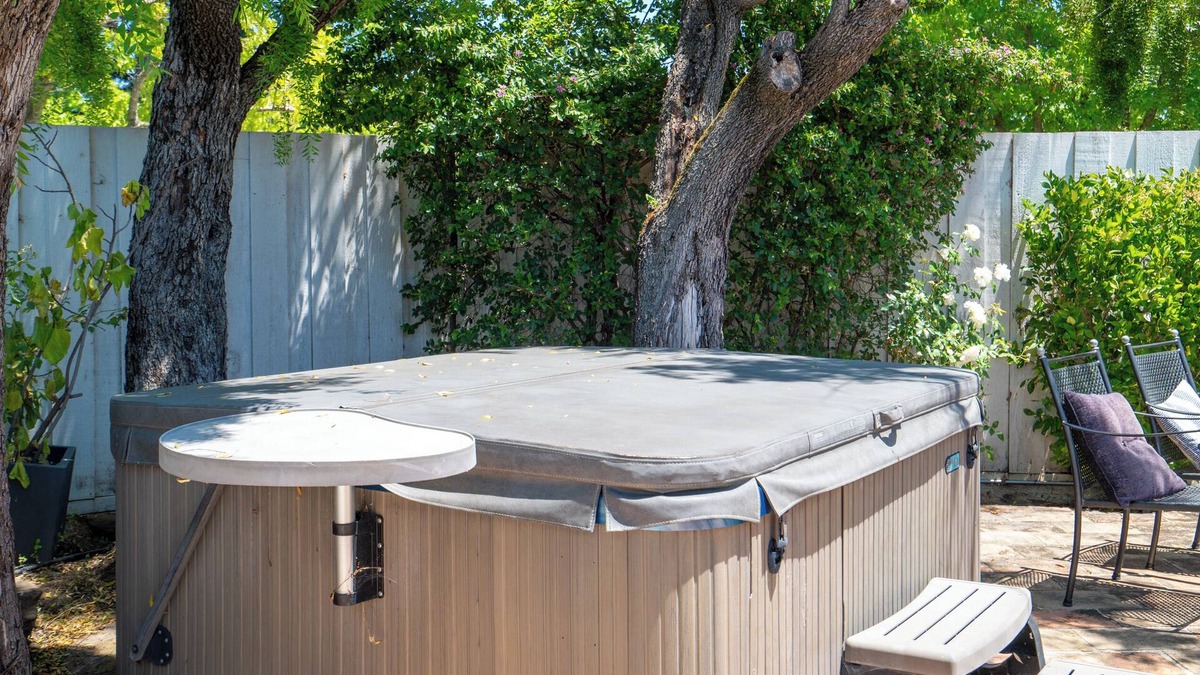 San Rafael House | Family Friendly 3bed,2bath close to Sonoma Wine country, pool, hottub.