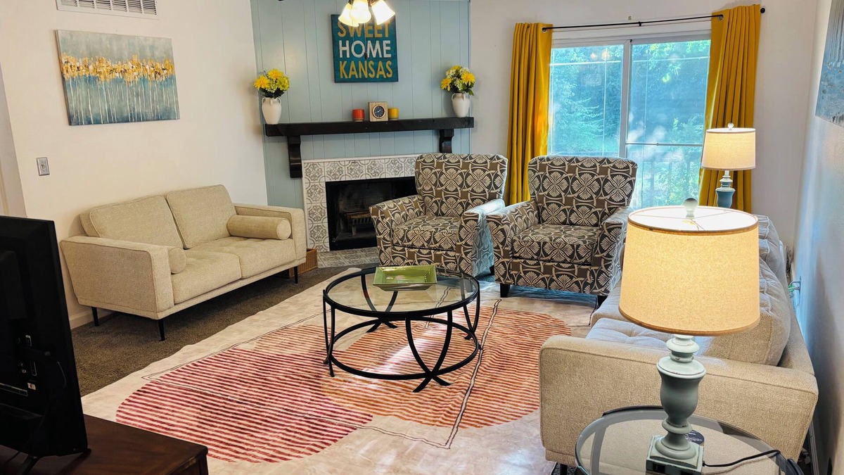 Wichita House | Family Friendly {5 Min To WSU} Spacious