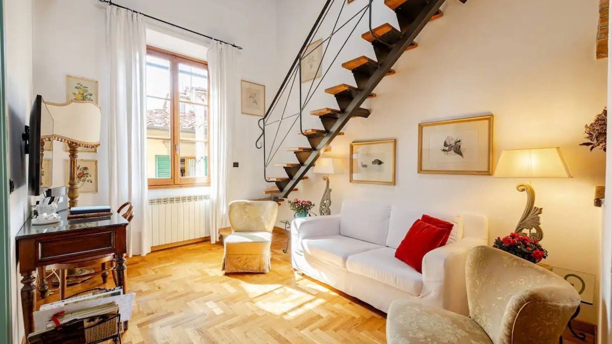 Sant' Ambrogio Apartment | FAMILY FRIENDLY, 5 STARS, TOP LOCATION, A/C, FREE WI/FI nSEE ALSO LISTING 165586