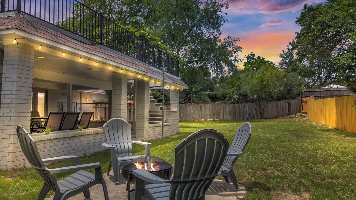 Leon Valley House | Family-Friendly 5BR HotTub Private Yard Near AFB & ThemeParks & Medical
