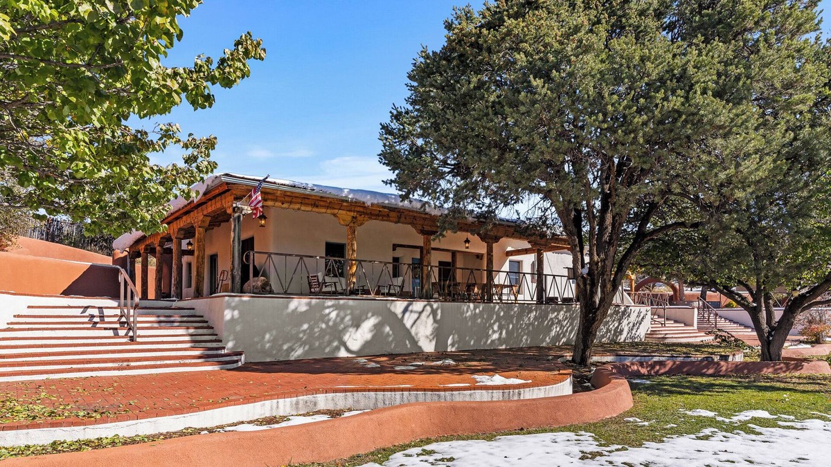 Tesuque House | Family Friendly 6-bedroom Compound