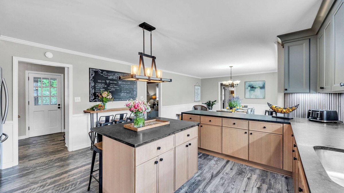 Jamestown House | Family Friendly 7 bedrooms, 4.5 baths with game room & deck