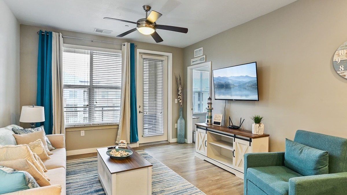 Draper Apartment | Family Friendly Beach Theme with Hot Tub!