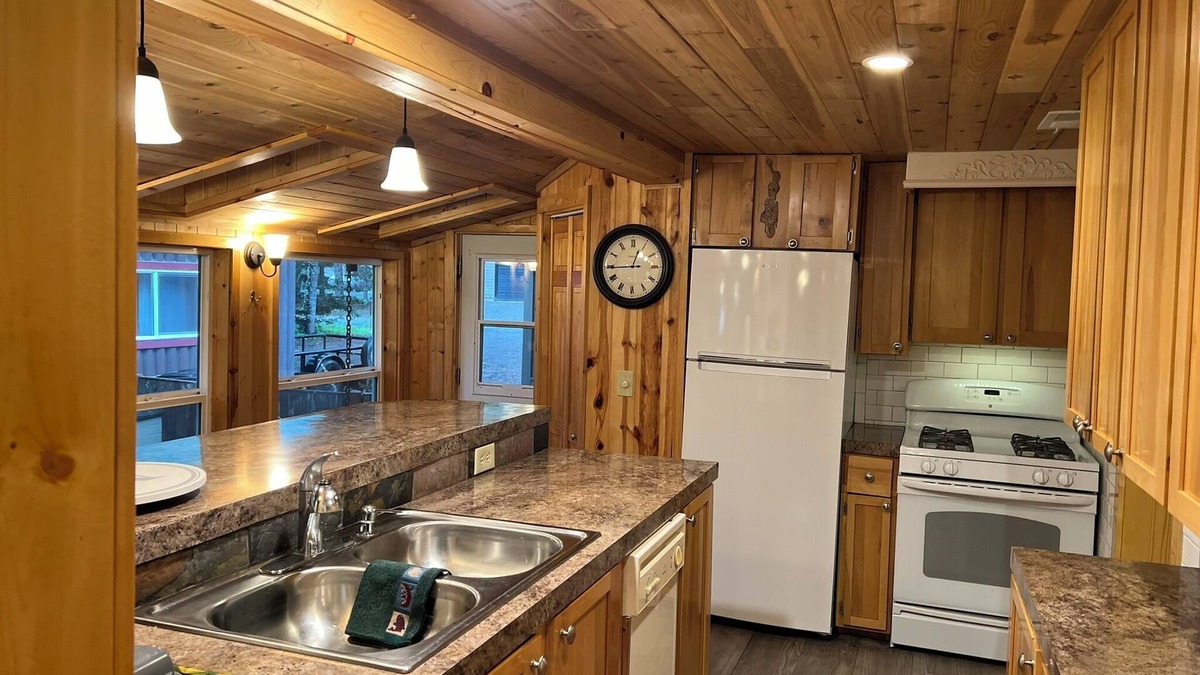 Nordman Cabin | Family Friendly Cabin Just Steps Away From Priest Lake
