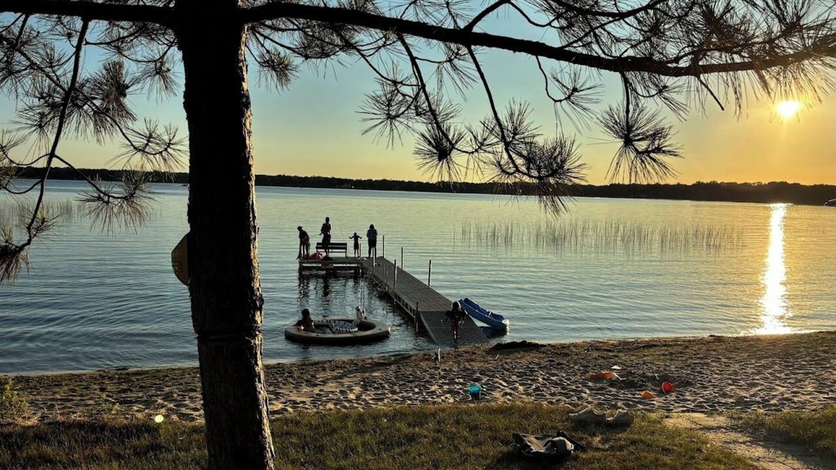 Baxter Cabin | Family-friendly cabin with beautiful sand beach