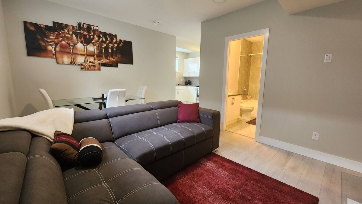 Southwest Edmonton House | Family-friendly, clean & affordable 2-BR basement suite close to YEG airport.