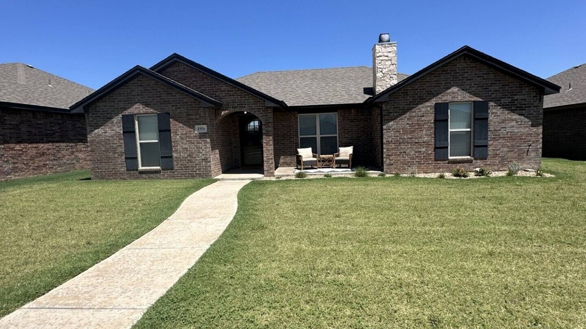 North by Northwest House | Family Friendly Close to Tech, Medical District