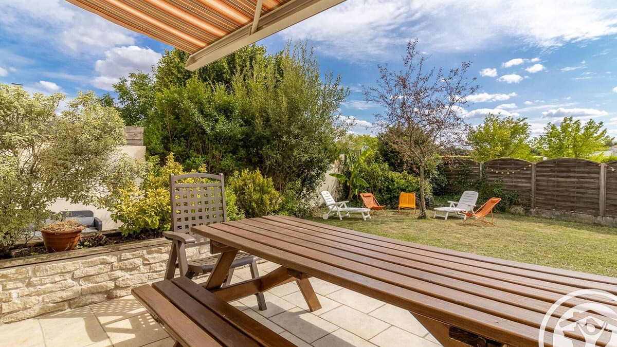 Maulevrier Cottage | Family-Friendly Cottage Near the Oriental Park and Puy du Fou with Garden and Modern Amenities