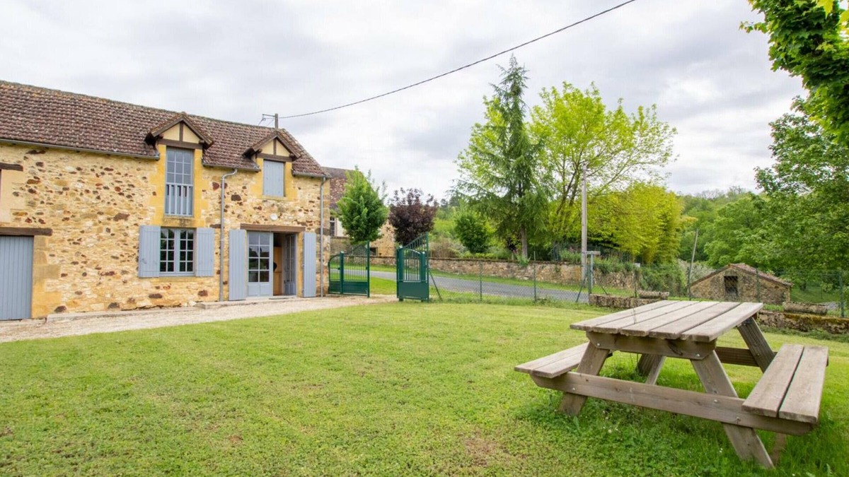 Bouillac Cottage | Family-Friendly Cottage Near Belvès with Garden, Terrace, and Baby Equipment