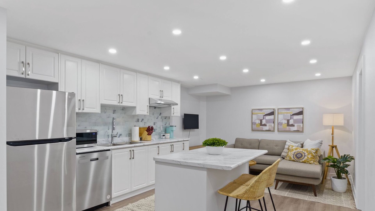 Durham Region Apartment | Family Friendly | Cozy | HOT TUB | Near UOIT