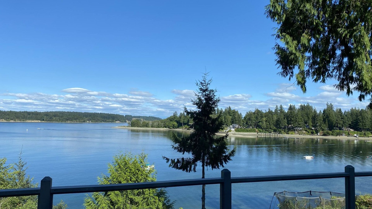 Longbranch House | Family friendly, dog friendly, waterfront beach house