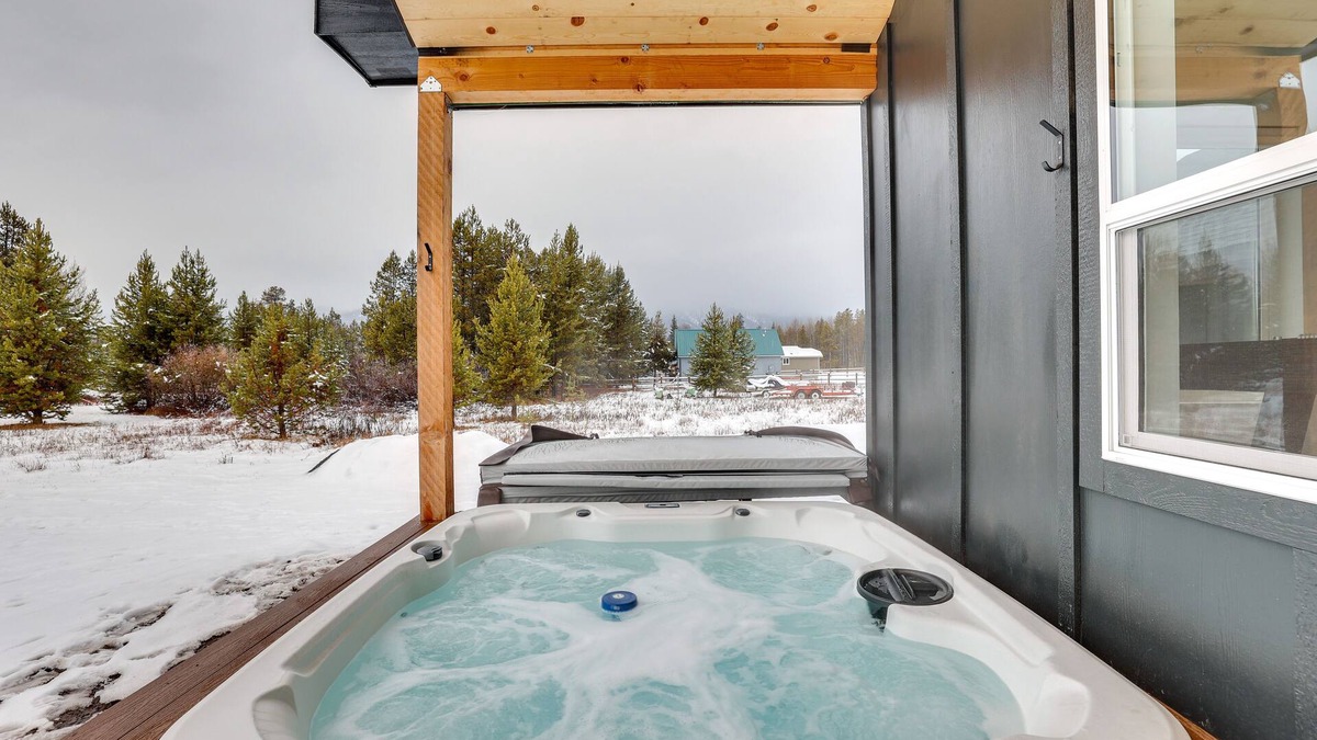 Fir Grove Estates House | Family-Friendly Donnelly Home w/Private Hot Tub!