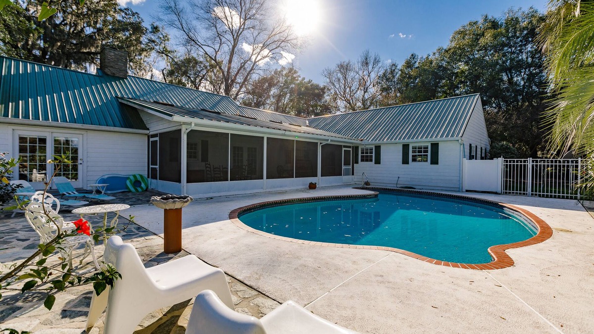 Fellowship House | Family Friendly Farm House- 10 minutes from WEC