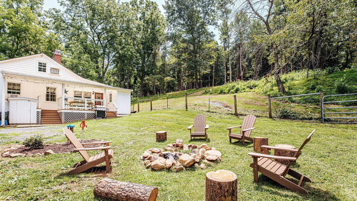 Luray House | Family Friendly Farmhouse on FENCED 16 Acres with Trails