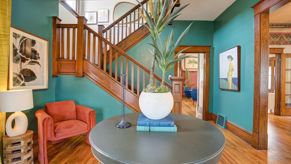 Johnson City House | ✨️Family Friendly Getaway✨️Small or Large Groups Welcome - Eclectic Design Gem!