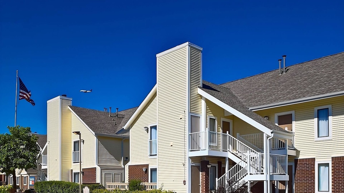 Chesterfield Hotel | Family-Friendly Hotel near St. Louis: Comfortable Stay with Free Parking