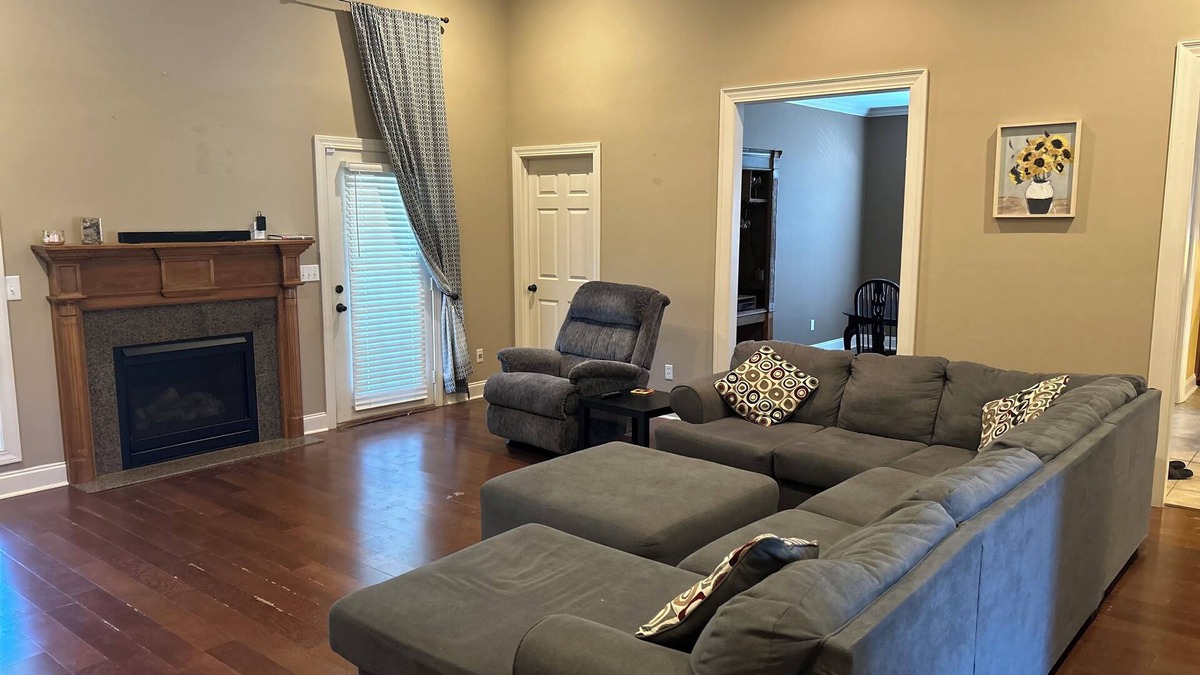 Twelve Oaks House | Family friendly home away from home