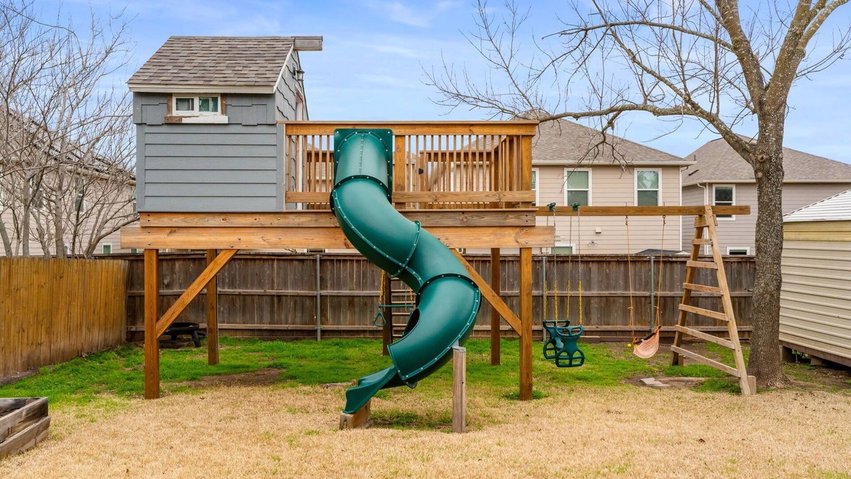 Buckingham Estates House | Family Friendly Home in South Austin