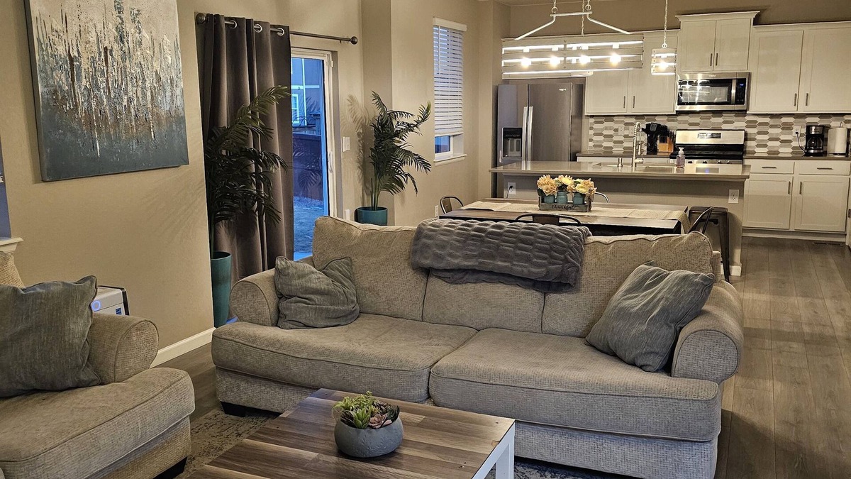 Windsor House | Family friendly home in wonderful neighborhood