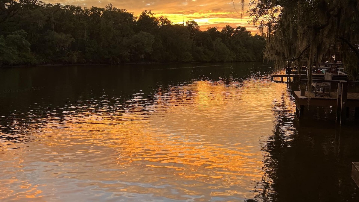 Brazoria House | Family friendly home on San Bernard River - GORGEOUS sunsets!