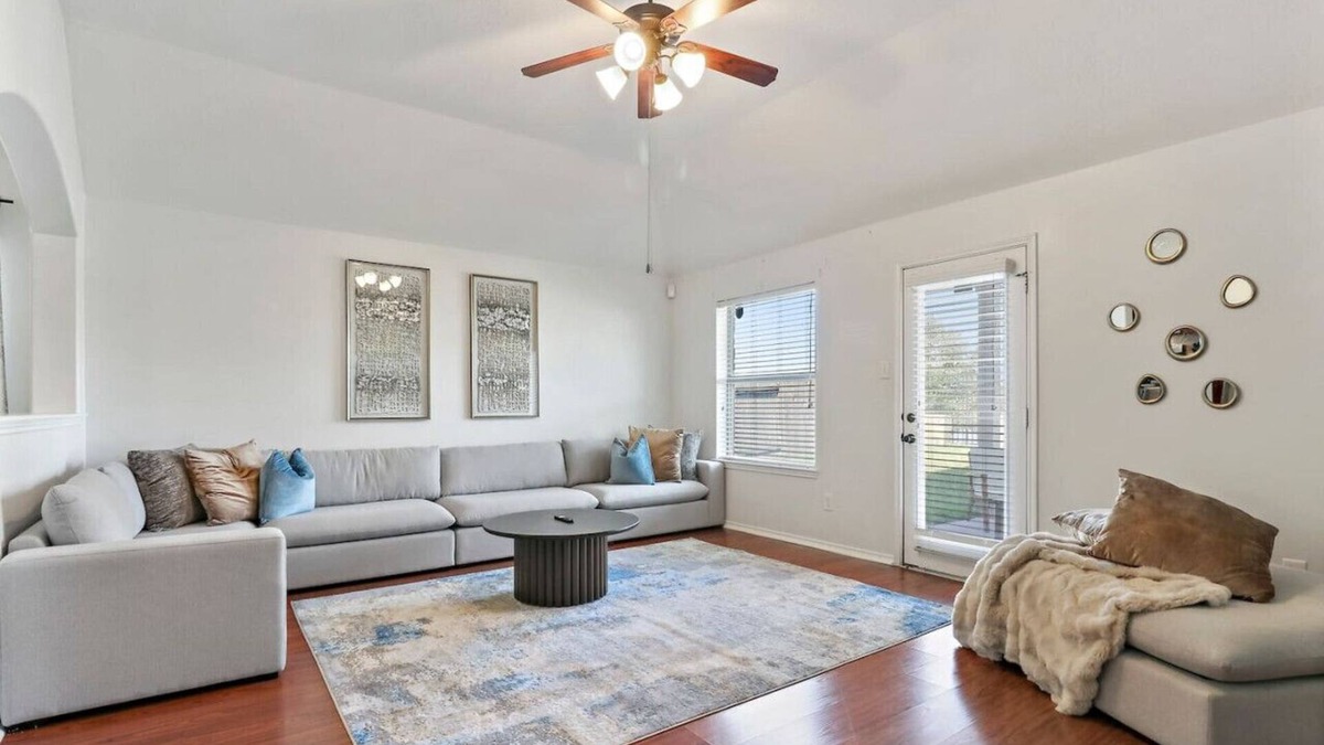 Clodine House | Family Friendly Home With Free Snacks & Fast WiFi