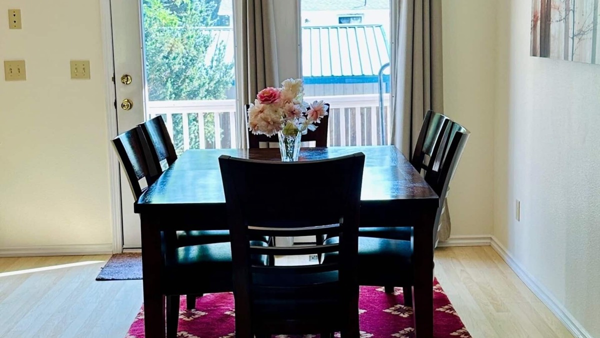 Moscow House | Family friendly home wihin minutes of UofI and WSU campuses.