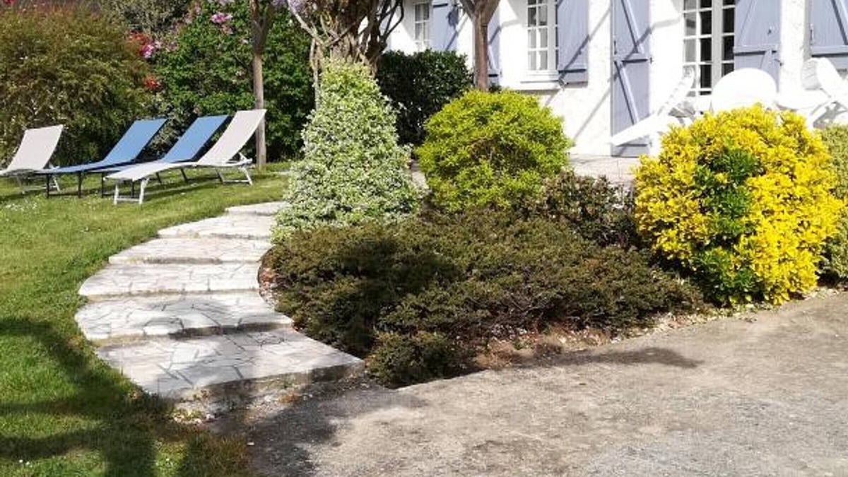 Oisly Cottage | Family-Friendly Home with Garden, Near Loire Castles and Vineyards