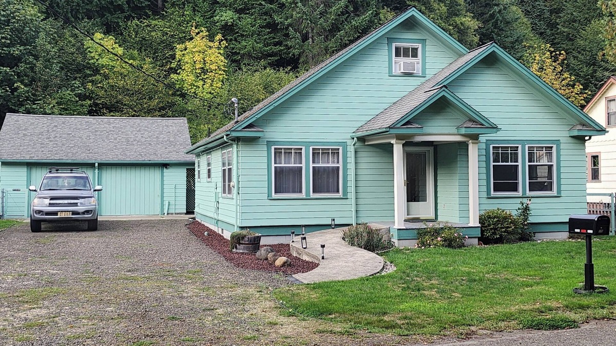 Hoodsport House | Family Friendly Hood Canal Getaway - 3 BD/2 BA Sleeps 6