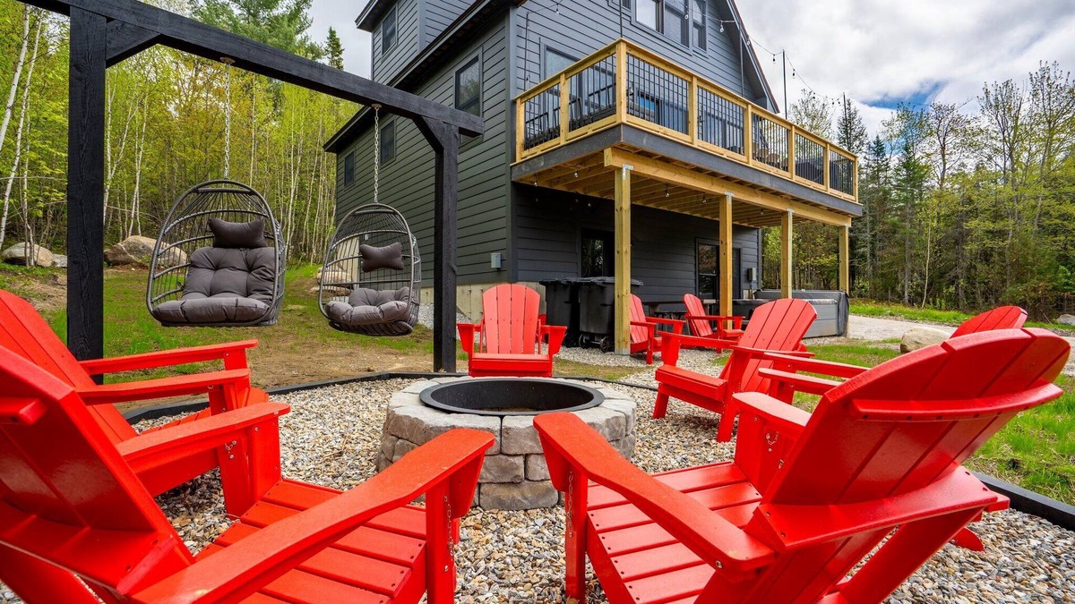 Bethel House | Family Friendly! HotTub! Game Room! Dogs OK! A/C!