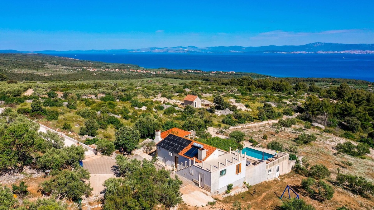 Supetar House | Family friendly house with a swimming pool Supetar, Brač (K-15280)