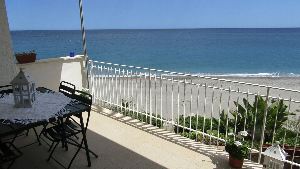 Letojanni Apartment | Family friendly and romantic apartment on the beach near Taormina