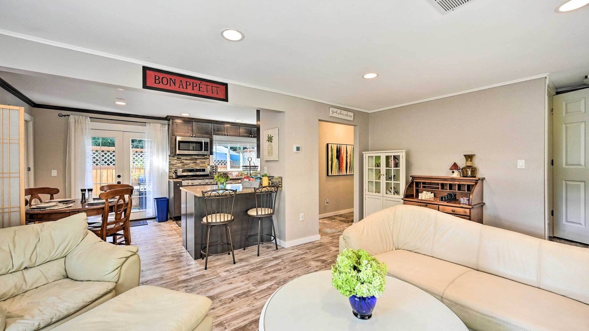 Kirkland House | Family-Friendly Kirkland Home ~ 1 Mi to Downtown