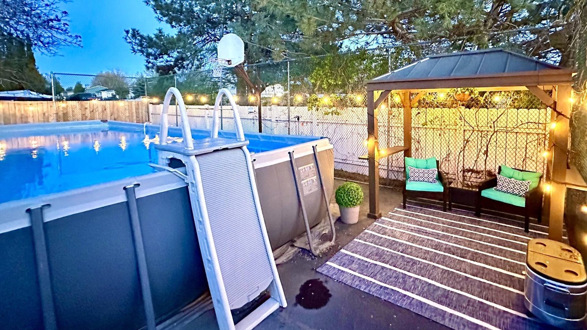 Grant County House | Family Friendly- Lake Views, Kayaks, Pool, 2 Hot Tubs, Saunas - NO parties