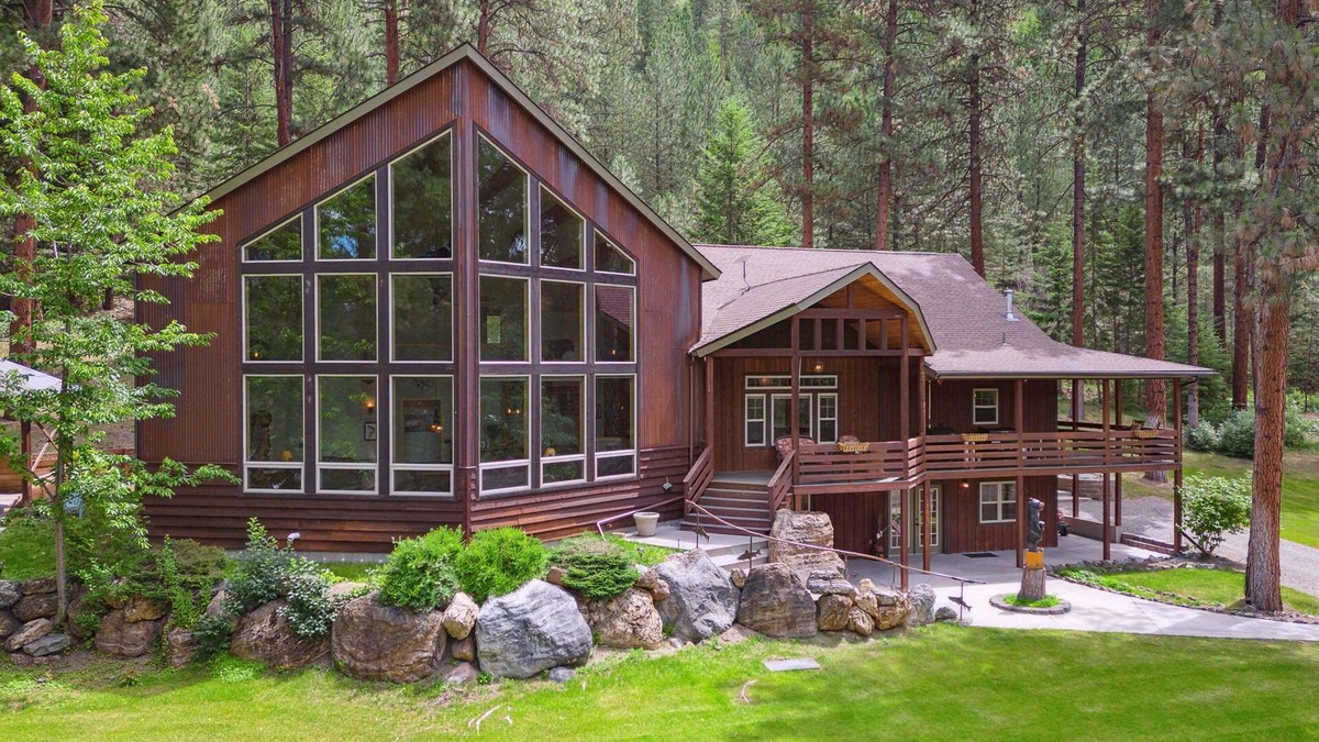 Superior Cabin | Family friendly lodge just west of Missoula