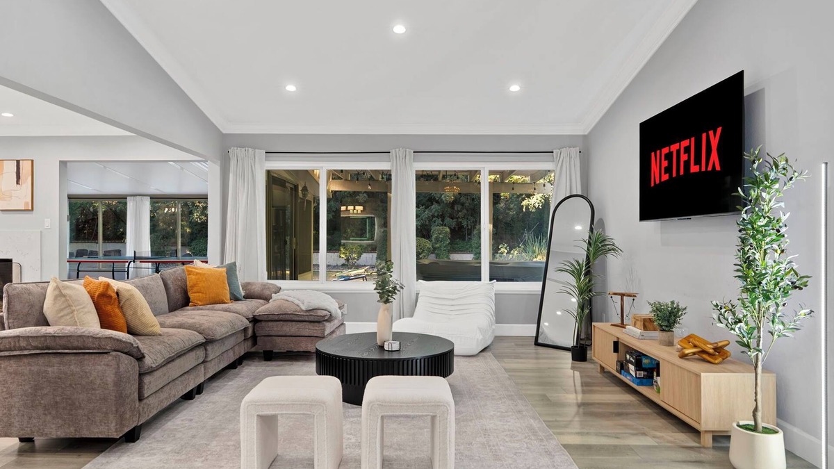 Fullerton House | Family Friendly Modern Luxury SoCal Hot Tub Retreat - Minutes from Disneyland
