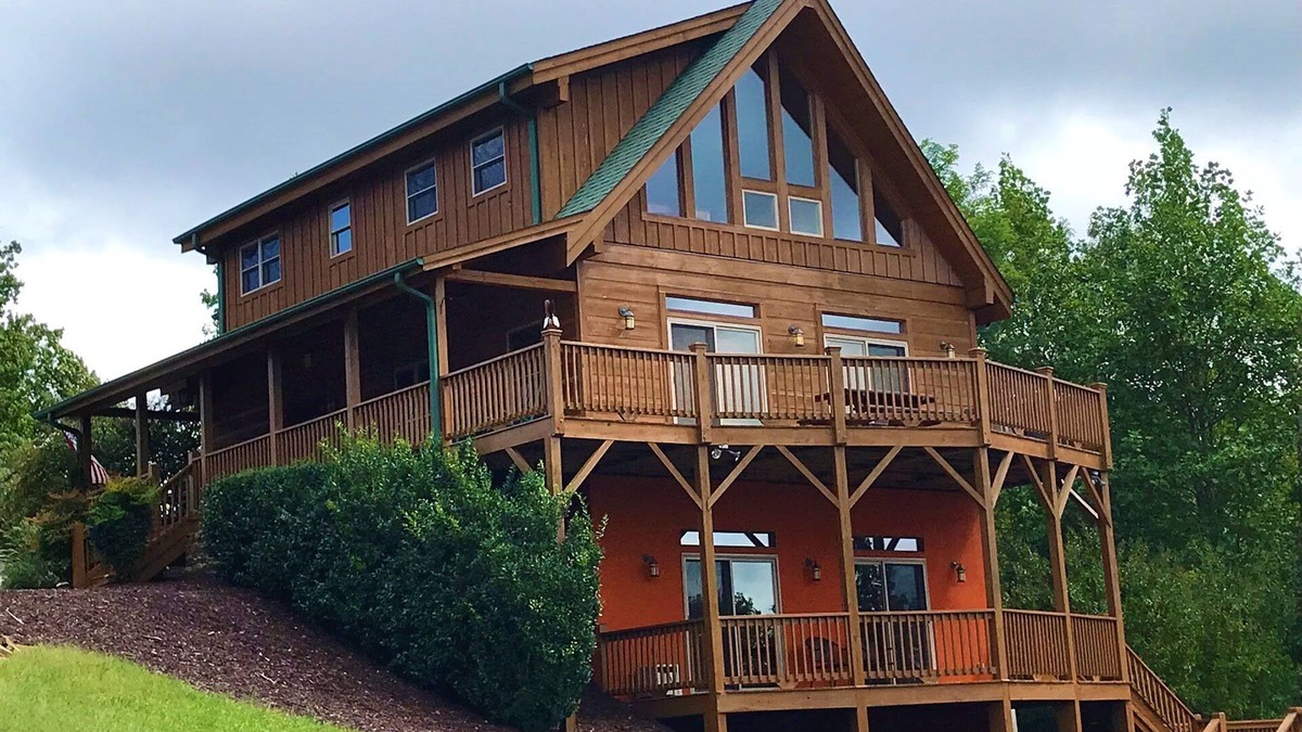 Vein Mountain Cabin | Family friendly mountain cabin with awesome westerly views in gated community.