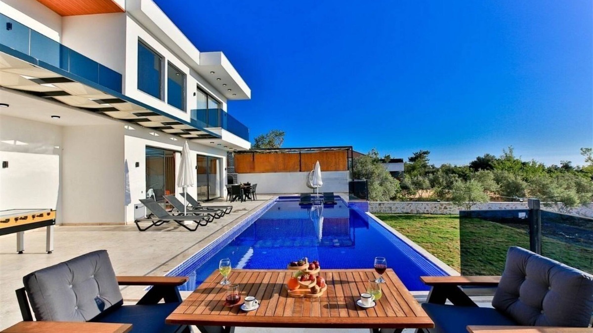 Uzumlu Villa | Family friendly new villa; Big pool, Sauna/hot tube, 2 Jakuzzies,Turkish Hamam