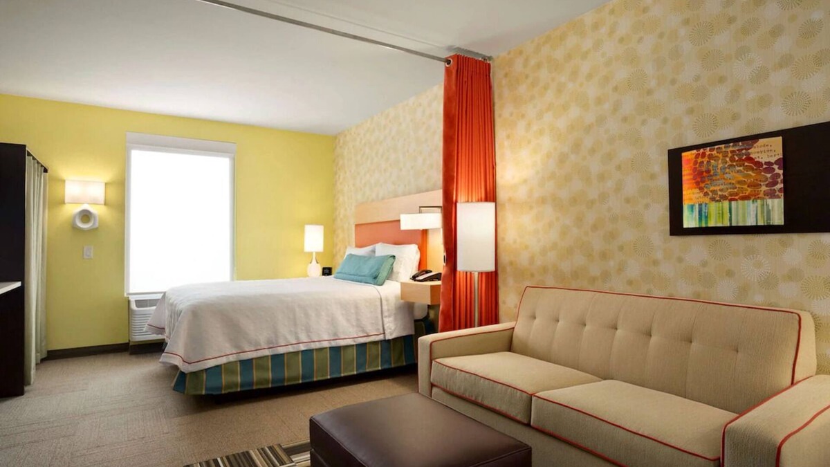 Greensboro Hotel | Family-friendly Oasis Near Piedmont Triad Airport. Pets Allowed, Indoor Pool!