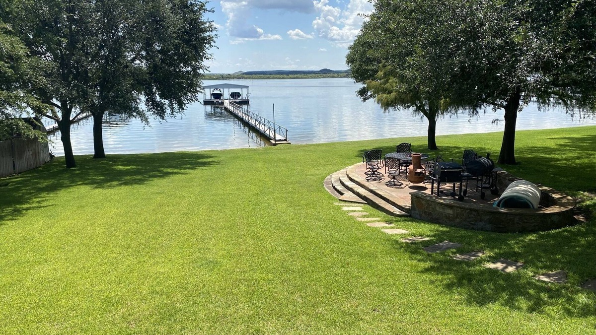 Graford House | Family Friendly PK Peninsula Lakefront Home 6 Bedrooms 6.5Bath