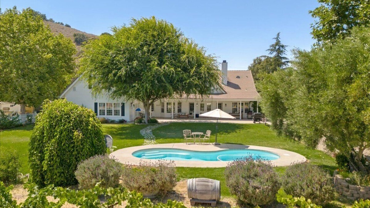 Los Alamos House | Family friendly pool, walk to restaurants!