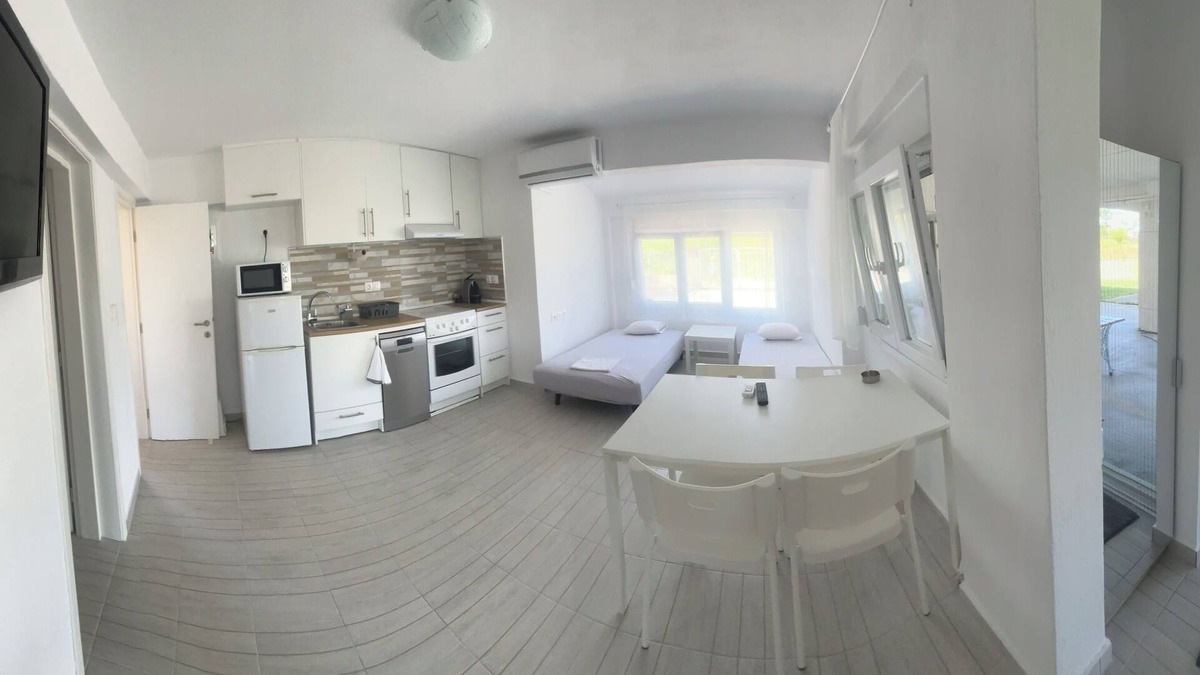 Nea Mesagkala Apartment | Family friendly quiet apartment with garden, near the sea